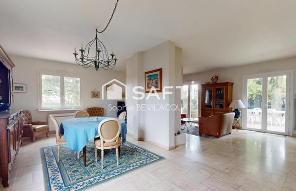 MAISON INDIVIDUELLE SANS VIS A VIS 5 CHAMBRES AVEC SOUS SOL TERRAIN PLAT 3500M² PISCINE