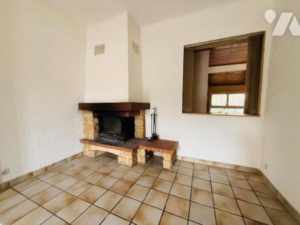 VENTE INTERACTIVE par appels d'offres (système d'enchères en ligne).
Le prix indiqué constitue...