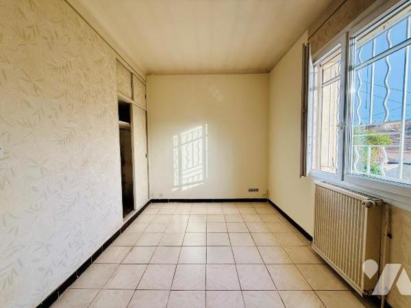 VENTE INTERACTIVE par appels d'offres (système d'enchères en ligne).
Le prix indiqué constitue...