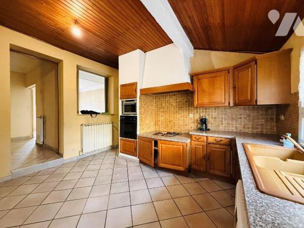 VENTE INTERACTIVE par appels d'offres (système d'enchères en ligne).
Le prix indiqué constitue...