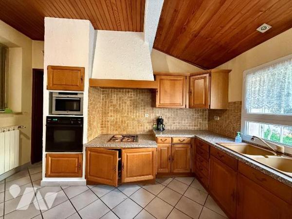 VENTE INTERACTIVE par appels d'offres (système d'enchères en ligne).
Le prix indiqué constitue...