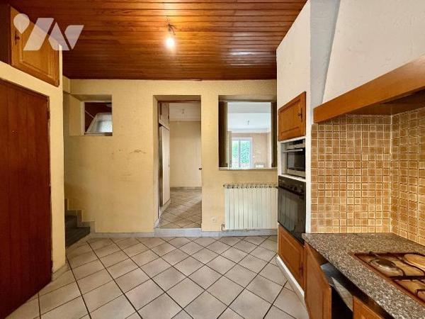 VENTE INTERACTIVE par appels d'offres (système d'enchères en ligne).
Le prix indiqué constitue...