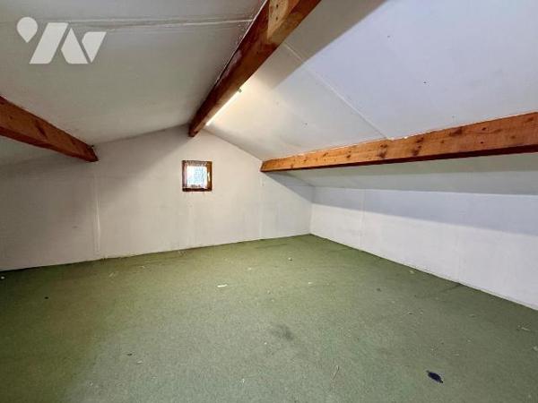 VENTE INTERACTIVE par appels d'offres (système d'enchères en ligne).
Le prix indiqué constitue...