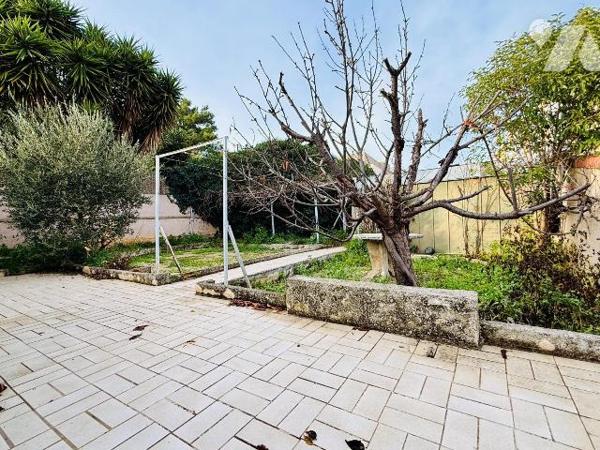 VENTE INTERACTIVE par appels d'offres (système d'enchères en ligne).
Le prix indiqué constitue...