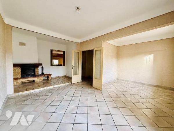 VENTE INTERACTIVE par appels d'offres (système d'enchères en ligne).
Le prix indiqué constitue...