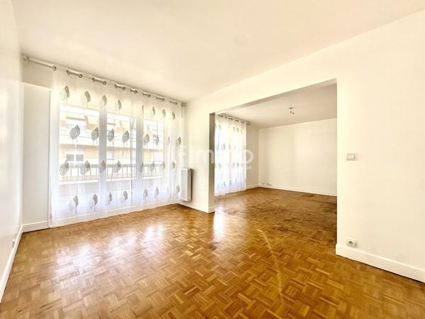 Gagny- Proche RER E- Appartement 3P 2ch- 58m2- 2 balcons 15m2- Pkg