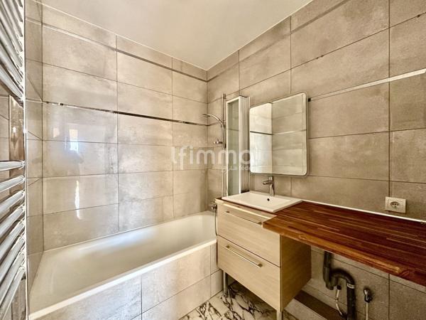 Gagny- Proche RER E- Appartement 3P 2ch- 58m2- 2 balcons 15m2- Pkg