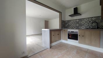 MAISON DE CHARME RENOVEE DE 85 M² HABITABLE AVEC JARDIN TRES BIEN SITUEE SUR UN TERRAIN DE 400 M² AU CALME Beauvais (60000)