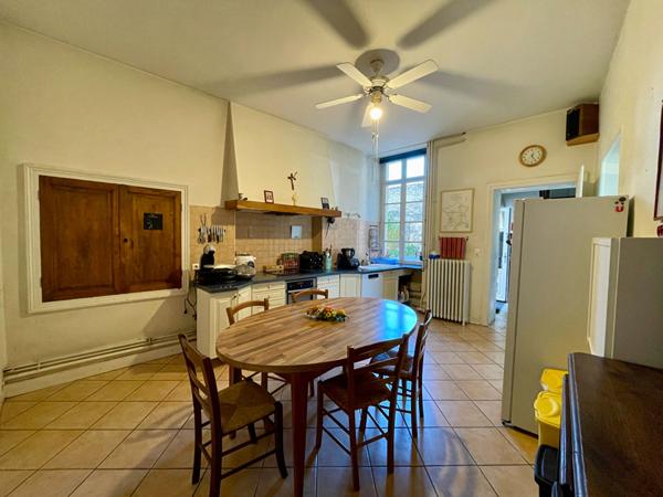 Maison spacieuse à vendre à Valence en Poitou - 7 pièces, 266 m²