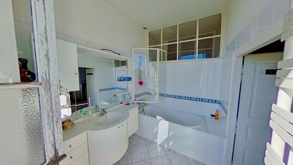 Maison spacieuse à vendre à Valence en Poitou - 7 pièces, 266 m²