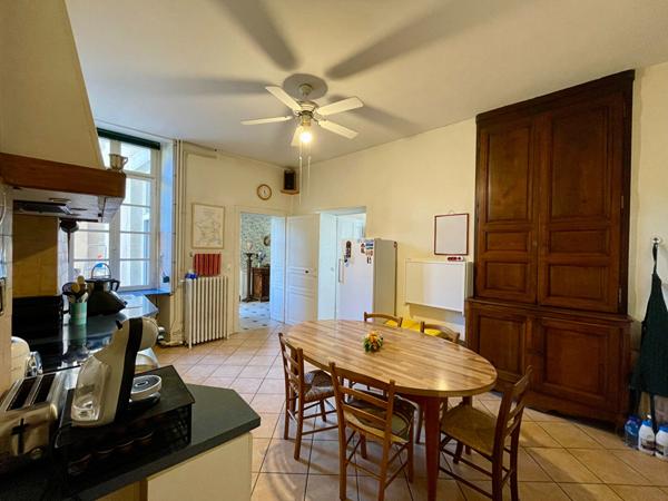Maison spacieuse à vendre à Valence en Poitou - 7 pièces, 266 m²