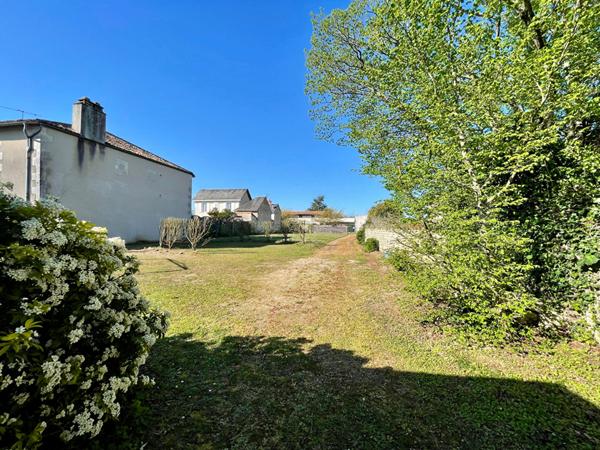 Maison spacieuse à vendre à Valence en Poitou - 7 pièces, 266 m²