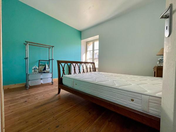 Maison spacieuse à vendre à Valence en Poitou - 7 pièces, 266 m²