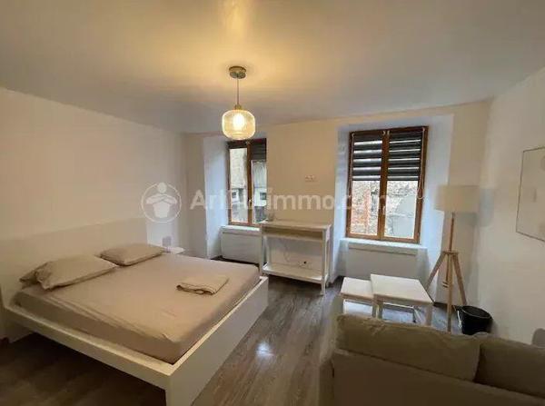 Location de vacances                                                      Studio
                        
                     1 pièces                      24 m2                     à Montbéliard