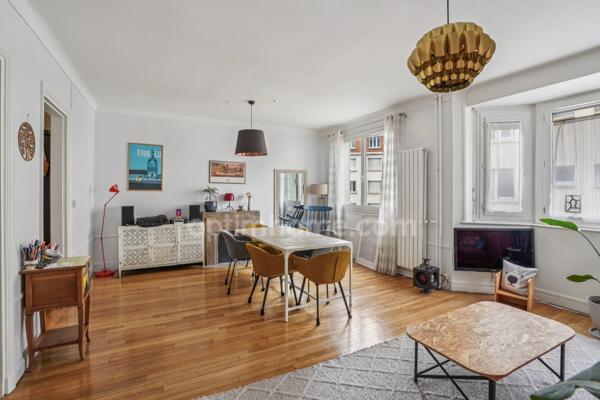 Magnifique 4 pièces de 83m2 traversant, avec ascenseur, gardien, cave et local à vélos.