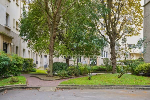 Magnifique 4 pièces de 83m2 traversant, avec ascenseur, gardien, cave et local à vélos.