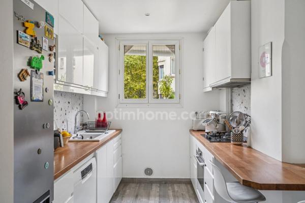 Magnifique 4 pièces de 83m2 traversant, avec ascenseur, gardien, cave et local à vélos.