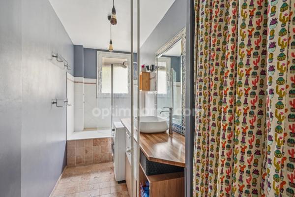 Magnifique 4 pièces de 83m2 traversant, avec ascenseur, gardien, cave et local à vélos.