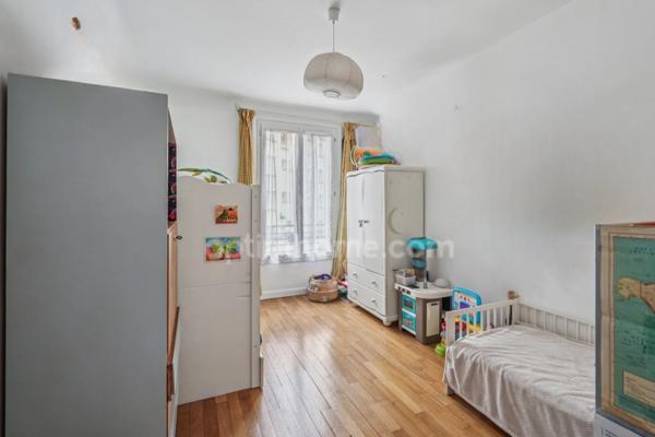 Magnifique 4 pièces de 83m2 traversant, avec ascenseur, gardien, cave et local à vélos.