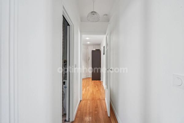 Magnifique 4 pièces de 83m2 traversant, avec ascenseur, gardien, cave et local à vélos.