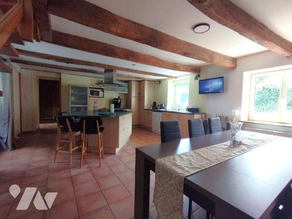 Maison des années 1900 située en entrée de ville.
D'une superficie de 133m² env. elle comprend...