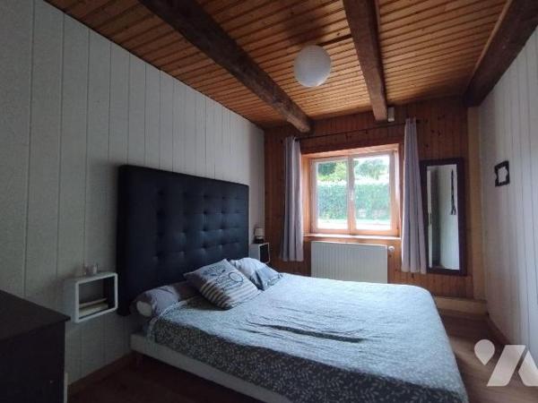 Maison des années 1900 située en entrée de ville.
D'une superficie de 133m² env. elle comprend...