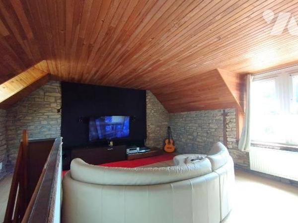 Maison des années 1900 située en entrée de ville.
D'une superficie de 133m² env. elle comprend...