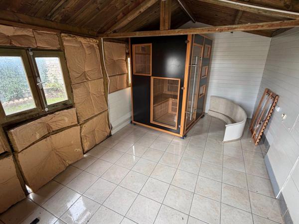 LUCON (85400) - CENTRE IMMEDIAT - MAISON FAMILIALE 3/4 CHAMBRES AVEC PISCINE ET SPACIEUSES DEPENDANCES