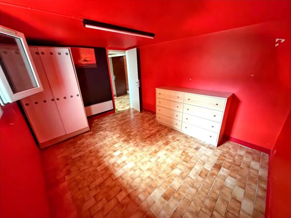 LUCON (85400) - CENTRE IMMEDIAT - MAISON FAMILIALE 3/4 CHAMBRES AVEC PISCINE ET SPACIEUSES DEPENDANCES