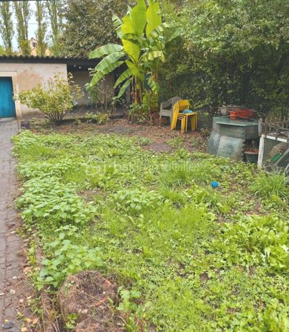 🏡 À SAISIR – Appartement 3 pièces à Florange
📍 Florange – 57190
💰 120 000 €
📐 64,47 m² Loi Carrez – environ 90 m² au sol
🛏️ 2 chambres

À découvrir sans tarder, cet agréable appartement situé à Florange, dans un secteur recherché pour sa proximité avec le Luxembourg.
Vous serez séduit par ses beaux volumes et sa belle luminosité. Il se compose d’une pièce de vie agréable, d’une cuisine , de deux chambres ainsi que d’une salle de bains avec WC.

🌿 Les petits plus qui font la différence :
Un jardin privatif, idéal pour profiter des beaux jours
Une cave privative offrant un espace de rangement supplémentaire
Une terrasse commune
Velux en double vitrage avec store occultant
Chauffage central au gaz de ville avec production d’eau chaude
Fibre installée
🔨 À prévoir : un rafraîchissement général permettra de remettre l’appartement au goût du jour et de révéler pleinement son potentiel.

📍 Un emplacement pratique au quotidien, à proximité des écoles, commerces, transports en commun et des principaux axes routiers, avec un accès rapide vers le Luxembourg.
✨ Un appartement fonctionnel, lumineux et agréable à vivre, qui saura aussi séduire les travailleurs frontaliers ou les investisseurs.
Une visite vous permettra de découvrir tout son potentiel !

📞 Pour plus d’informations ou organiser une visite :
Véronique MATHIEU – BSK Immobilier
☎️ 06 12 50 24 42