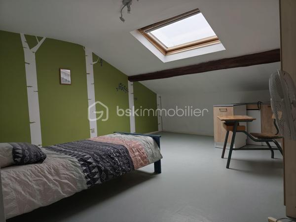 ✨ Appartement lumineux proche Luxembourg ✨

Venez découvrir ce bel appartement de 64 m² offrant de beaux volumes et un cadre de vie agréable.

Il se compose de :
🏡 4 pièces
🛏️ 2 chambres
🛋️ Un salon-séjour lumineux
🍽️ Une cuisine équipée
🛁 Une salle de bain avec WC

Vous profiterez également :
🌿 D’un jardin privatif
🧱 D’une cave privative
☀️ D’une terrasse en commun

Les + du bien :
✔️ Double vitrage
✔️ Chauffage central gaz de ville avec production d’eau chaude
✔️ Fibre installée
✔️ Beaux volumes et luminosité

📍 Situation idéale :
À proximité du Luxembourg, des écoles, commerces, transports en commun et des axes autoroutiers.

📞 Pour plus d’informations ou organiser une visite :
Véronique MATHIEU – BSK Immobilier
☎️ 06 12 50 24 42