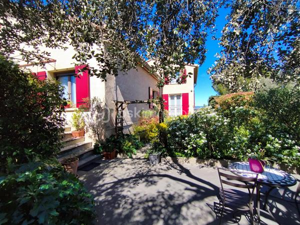 Chez Bsk immobilier, David O6O3553368 vous propose cette demeure à 7 minutes de Clermont l'Hérault, commune disposant d'écoles, d'une crèche et de toutes les commodités et commerces à 25 minutes de Montpellier.
Cette maison bâtie de manière qualitative et traditionnelle dispose d'une grande surface habitable, idéal pour une grande famille ou de la location saisonnière.
Au sous-sol, 2 grands garages, un cellier, une cave et une entrée indépendante.
Au rez-de chaussée, 4 chambres,2 salles d'eau, un bureau, un salon, une salle à manger et une cuisine indépendante.
A l'étage, une belle chambre et une pièce à vivre pouvant servir de salle de jeux ou autre.
Bonus: une pompe à chaleur air/eau neuve qui permet de chauffer uniformément la maison économiquement.
Bonus 2 : un poêle à bois pour le plaisir.
La maison dispose aussi de la climatisation réversible.
L'isolation a été refaite récemment.
A l'extérieur, un beau jardin arboré et une piscine au sel de 8x4 .
Pour plus d'informations, contacter David O6O3553368