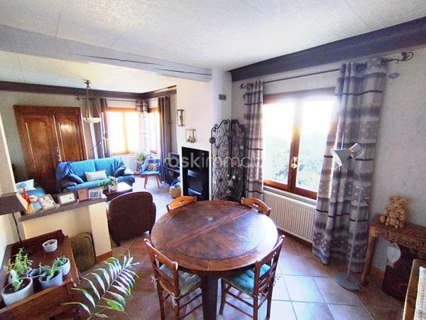 Chez Bsk immobilier, David O6O3553368 vous propose cette demeure à 7 minutes de Clermont l'Hérault, commune disposant d'écoles, d'une crèche et de toutes les commodités et commerces à 25 minutes de Montpellier.
Cette maison bâtie de manière qualitative et traditionnelle dispose d'une grande surface habitable, idéal pour une grande famille ou de la location saisonnière.
Au sous-sol, 2 grands garages, un cellier, une cave et une entrée indépendante.
Au rez-de chaussée, 4 chambres,2 salles d'eau, un bureau, un salon, une salle à manger et une cuisine indépendante.
A l'étage, une belle chambre et une pièce à vivre pouvant servir de salle de jeux ou autre.
Bonus: une pompe à chaleur air/eau neuve qui permet de chauffer uniformément la maison économiquement.
Bonus 2 : un poêle à bois pour le plaisir.
La maison dispose aussi de la climatisation réversible.
L'isolation a été refaite récemment.
A l'extérieur, un beau jardin arboré et une piscine au sel de 8x4 .
Pour plus d'informations, contacter David O6O3553368