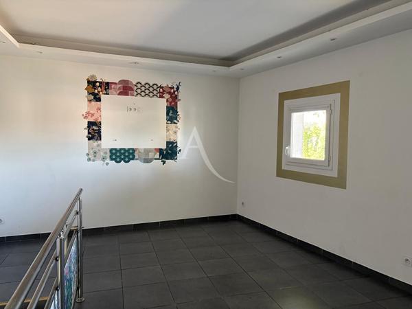 VENTE MURS 80m2 POUR COMMERCE TERRASSE AXE PRINCIPAL VINON SUR VERDON