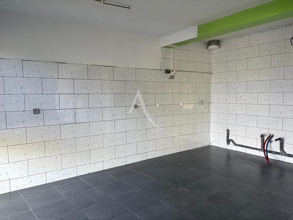 VENTE MURS 80m2 POUR COMMERCE TERRASSE AXE PRINCIPAL VINON SUR VERDON