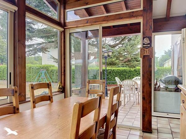 Maison 989 900 € Champagne-au-Mont-d'Or 5 p 130 m² DPE E