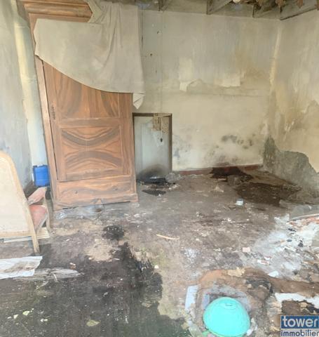 BEAUVAIS SUR MATHA 17490 - Maison à rénover de 90 m² env. sur un terrain de 430 m² avec 2 dépendances