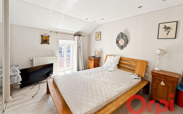 Maison à vendre    9 pièces •  Saint-Amand-Montrond