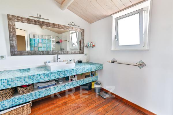 Villa de 203m² avec 5 suites et piscine