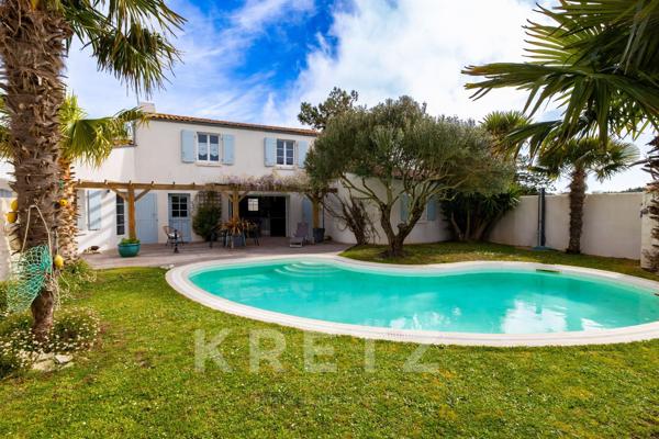 Villa de 203m² avec 5 suites et piscine