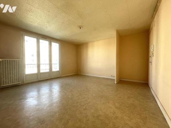 A VENDRE - REZE- Zola-Barbusse - Appartement T3 d'env 56.96m²  avec cave et loggia.