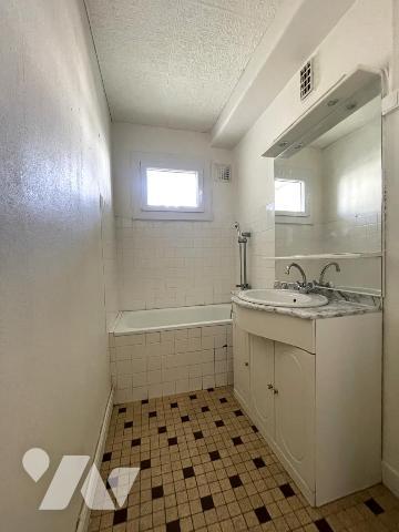 A VENDRE - REZE- Zola-Barbusse - Appartement T3 d'env 56.96m²  avec cave et loggia.