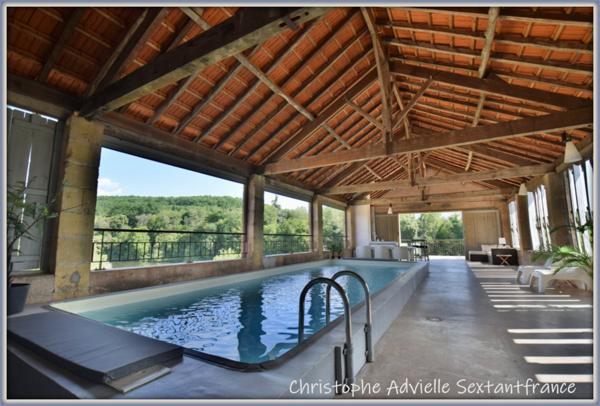 Maison en pierres et loft avec bassin au dernier étage, plein Sud vue Dordogne sur 800 M2 de terrain
