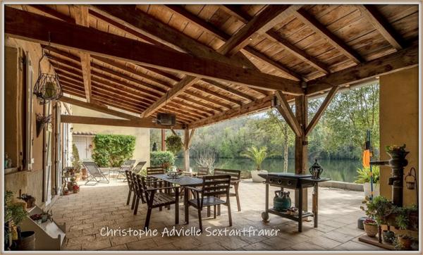Maison en pierres et loft avec bassin au dernier étage, plein Sud vue Dordogne sur 800 M2 de terrain