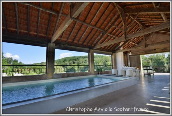 Maison en pierres et loft avec bassin au dernier étage, plein Sud vue Dordogne sur 800 M2 de terrain