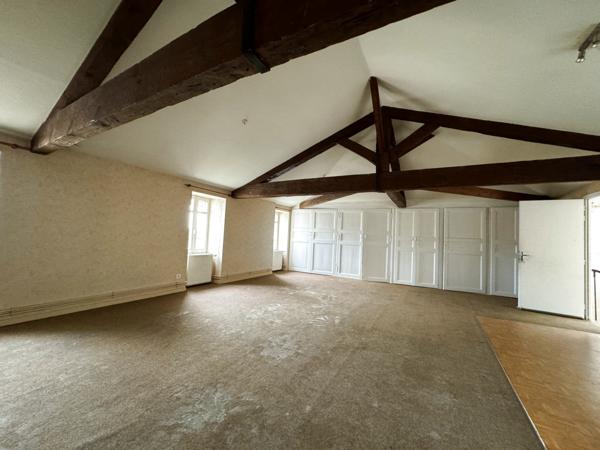 Immeuble 631m2 habitables - centre-ville JARNAC Jarnac (16200)