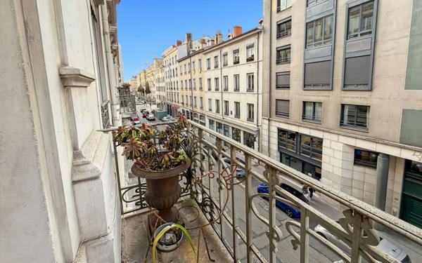Appartement à vendre    3 pièces • 96,40 m2 Lyon 3