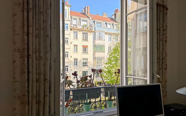 Appartement à vendre    3 pièces • 96,40 m2 Lyon 3