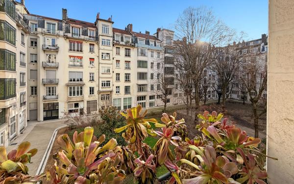 Appartement à vendre    3 pièces • 96,40 m2 Lyon 3
