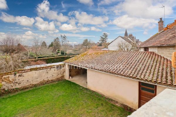 Maison de charme et de caractère 119 m² envrion - 5 Pièces - 3 CHAMBRES sur parcelle 300 m² 87190 MAGNAC LAVAL